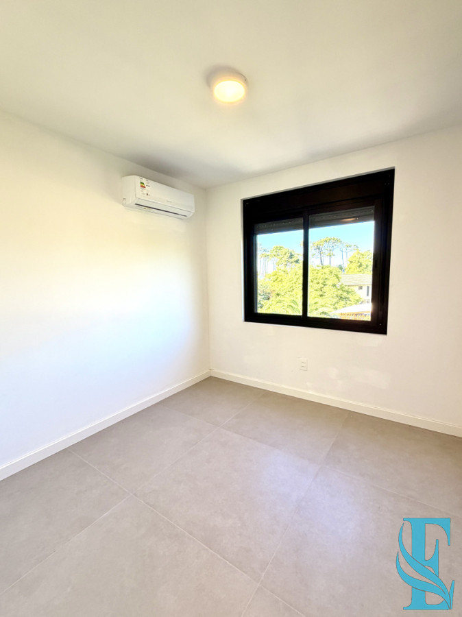 Casa ID.914 - Venta Casa Duplex 3 Dormitorios Con Piscina Pinares, Punta del Este 