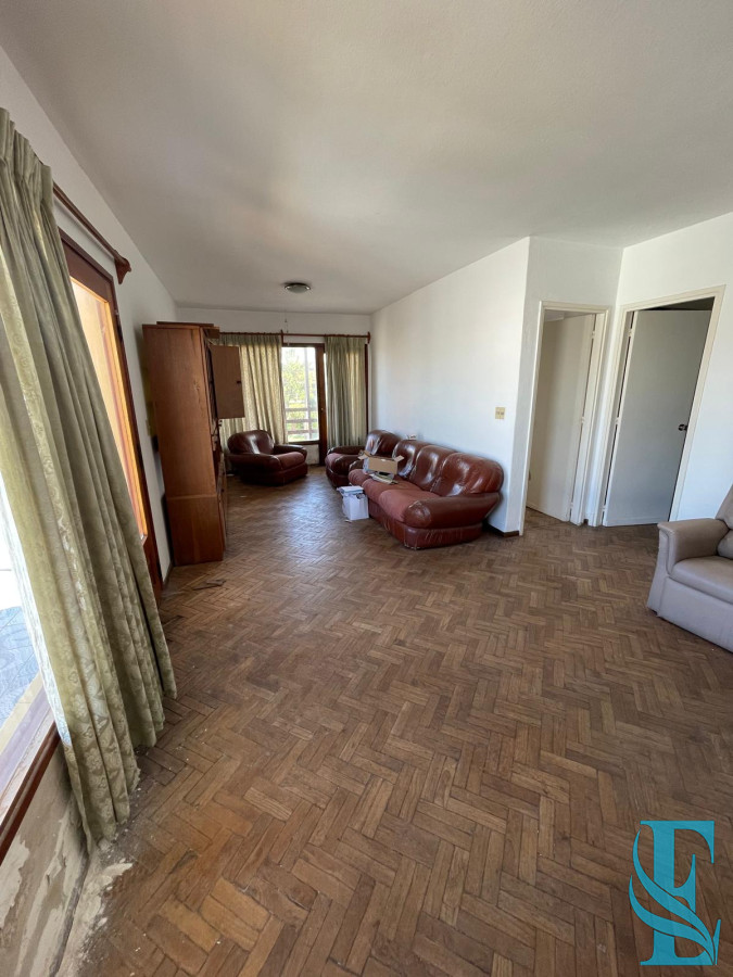 Casa ID.495 - Venta De Dos Apartamentos + Dep En Gran Terreno Con Deposito De 200 M2 A 400mts Del Mar 