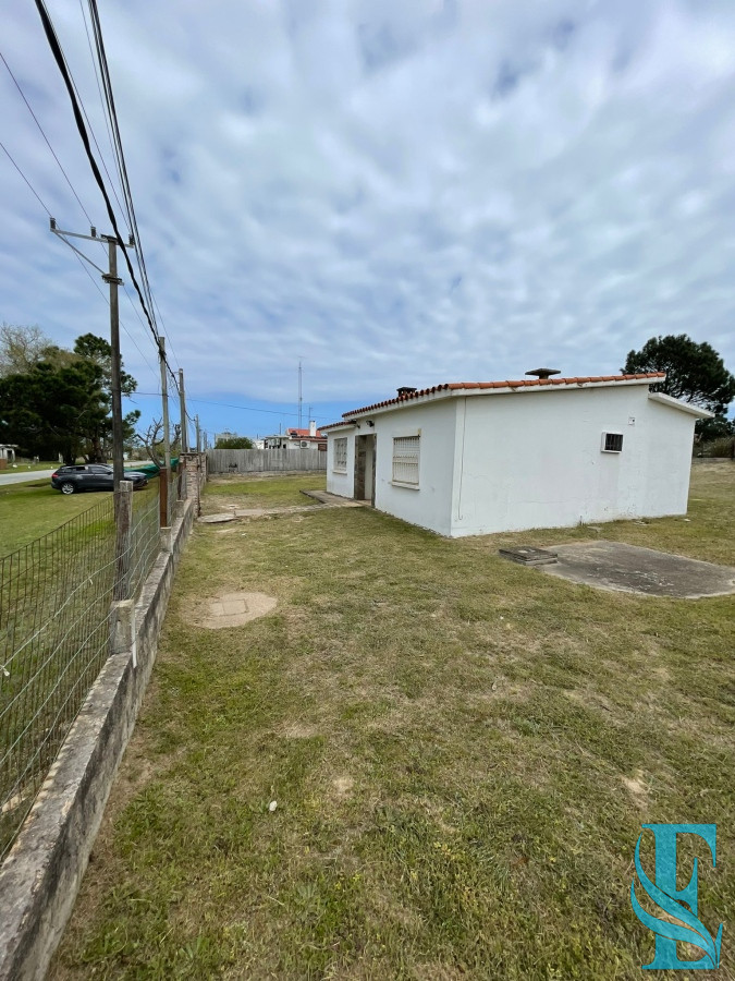 Casa ID.467 - Venta Casa En Excelente Punto Con Gran Terreno Esquinero 