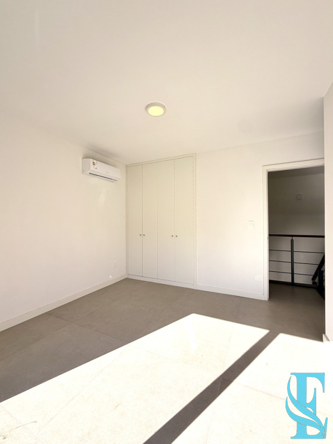 Casa ID.914 - Venta Casa Duplex 3 Dormitorios Con Piscina Pinares, Punta del Este 