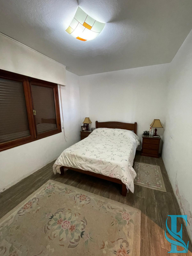 Casa ID.495 - Venta De Dos Apartamentos + Dep En Gran Terreno Con Deposito De 200 M2 A 400mts Del Mar 