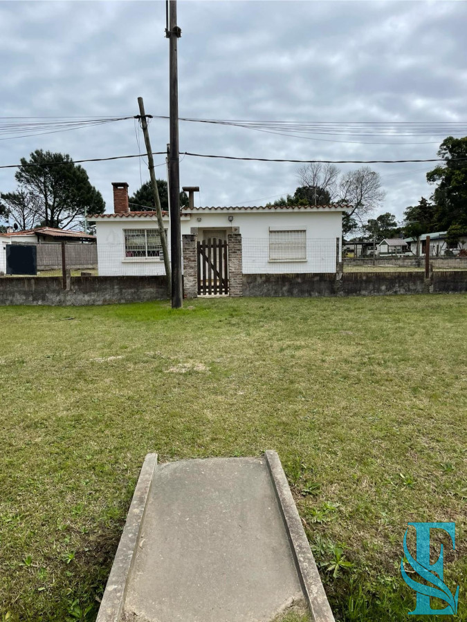 Casa ID.467 - Venta Casa En Excelente Punto Con Gran Terreno Esquinero 