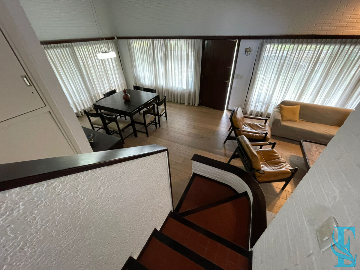 Casa ID.8 - Alquiler Anual Gran Chalet De 5 Dormitorios En Playa Mansa, Punta del Este 