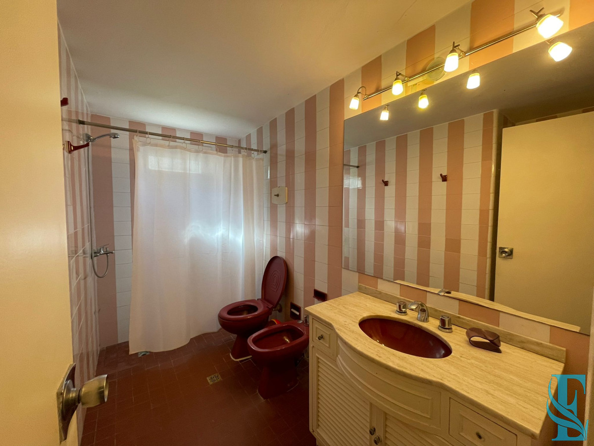 Casa ID.8 - Alquiler Anual Gran Chalet De 5 Dormitorios En Playa Mansa, Punta del Este 