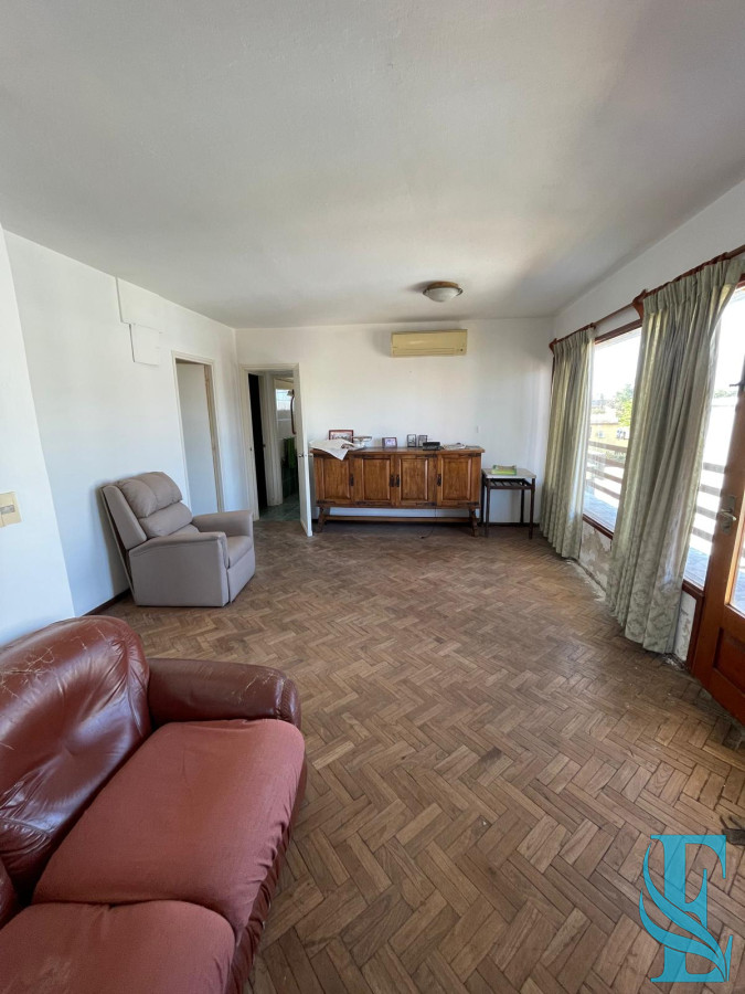 Casa ID.495 - Venta De Dos Apartamentos + Dep En Gran Terreno Con Deposito De 200 M2 A 400mts Del Mar 