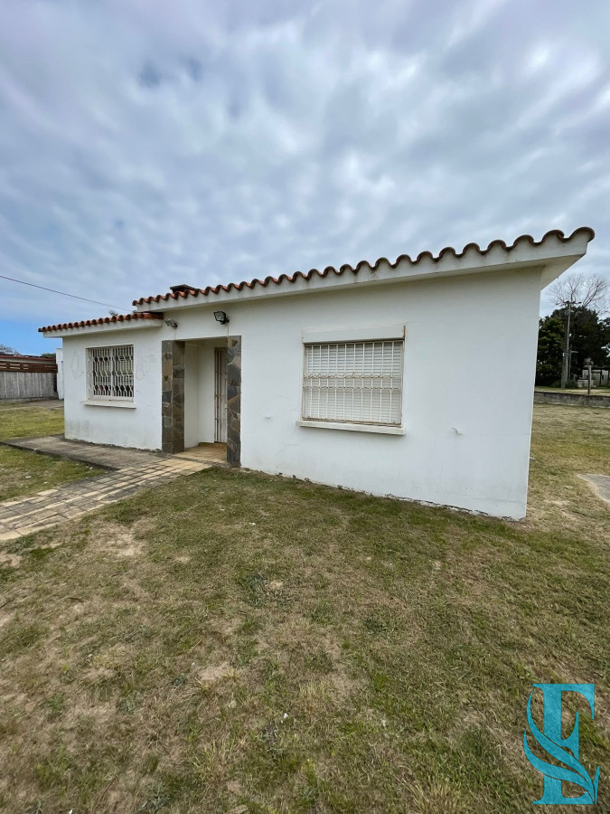 Casa ID.467 - Venta Casa En Excelente Punto Con Gran Terreno Esquinero 
