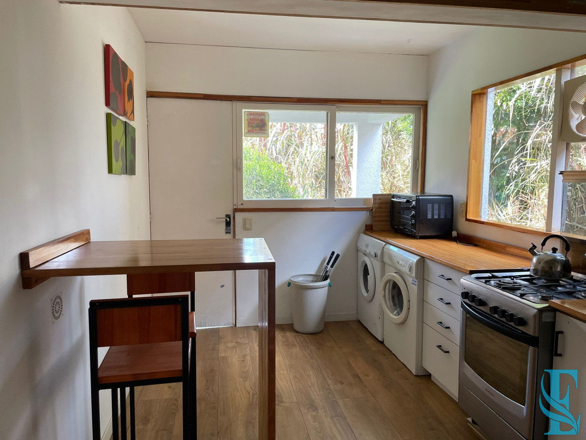 Casa ID.8 - Alquiler Anual Gran Chalet De 5 Dormitorios En Playa Mansa, Punta del Este 