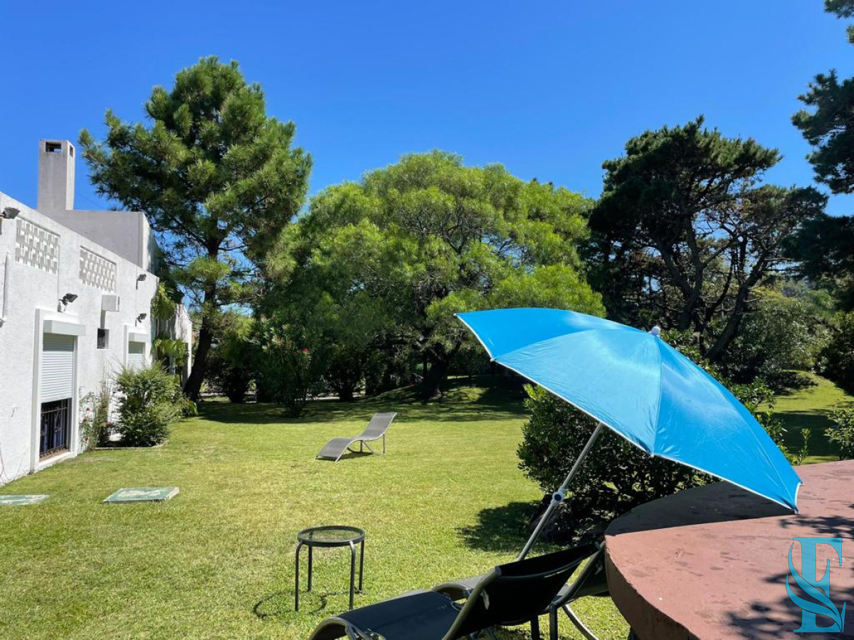 Casa ID.8 - Alquiler Anual Gran Chalet De 5 Dormitorios En Playa Mansa, Punta del Este 
