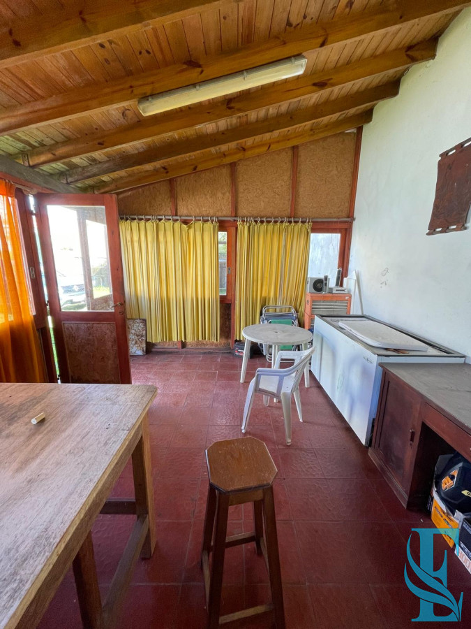Casa ID.495 - Venta De Dos Apartamentos + Dep En Gran Terreno Con Deposito De 200 M2 A 400mts Del Mar 