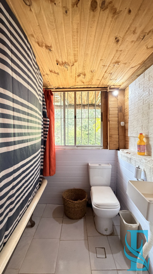 Casa ID.1005 - EN VENTA CASA DE MADERA EN PORTEZUELO 