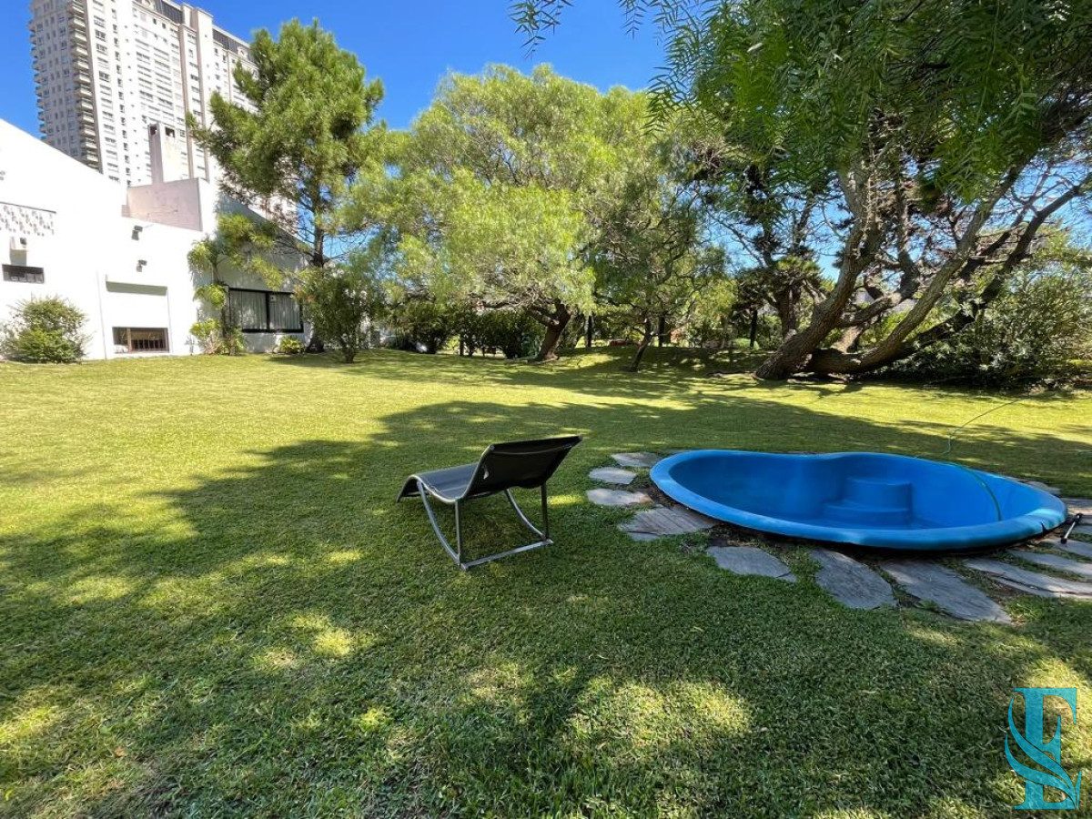 Casa ID.8 - Alquiler Anual Gran Chalet De 5 Dormitorios En Playa Mansa, Punta del Este 