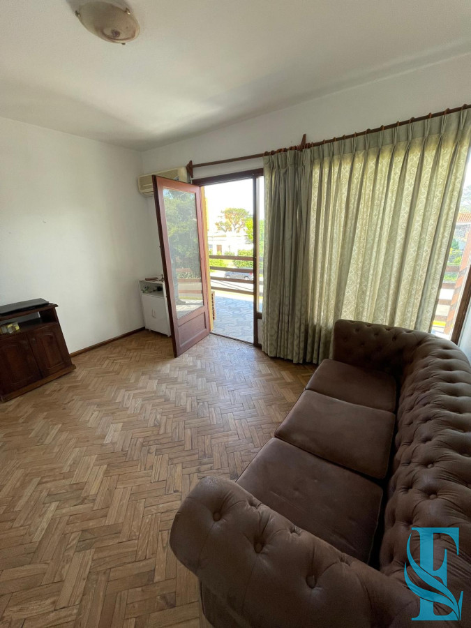 Casa ID.495 - Venta De Dos Apartamentos + Dep En Gran Terreno Con Deposito De 200 M2 A 400mts Del Mar 