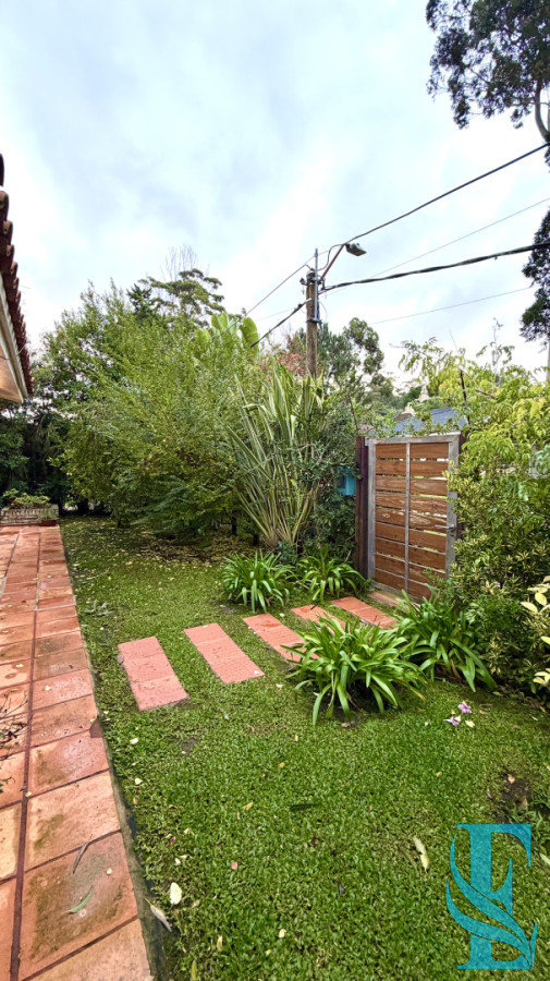 Casa ID.933 - Casa Chalet 3 Dormitorios Con Piscina Y Amplia Barbacoa Pinares, Punta del Este 