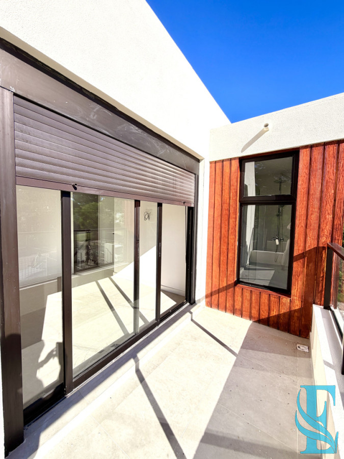 Casa ID.914 - Venta Casa Duplex 3 Dormitorios Con Piscina Pinares, Punta del Este 