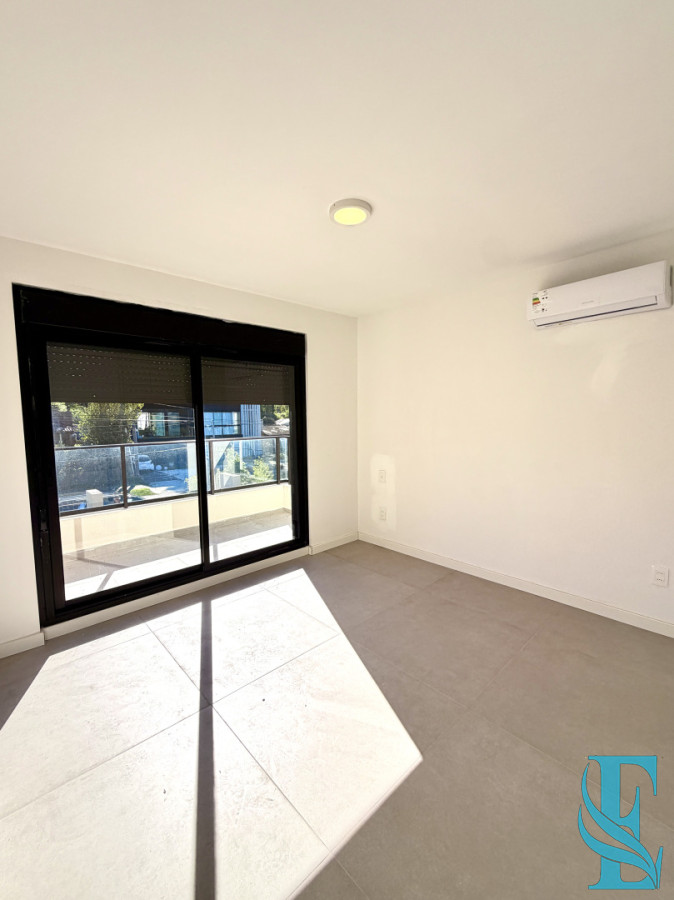 Casa ID.914 - Venta Casa Duplex 3 Dormitorios Con Piscina Pinares, Punta del Este 