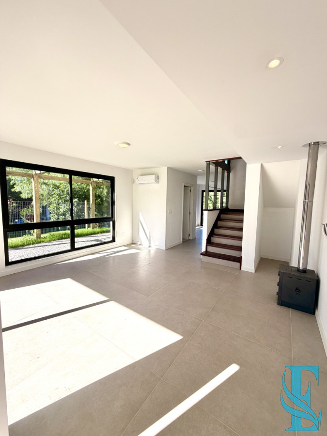Casa ID.914 - Venta Casa Duplex 3 Dormitorios Con Piscina Pinares, Punta del Este 