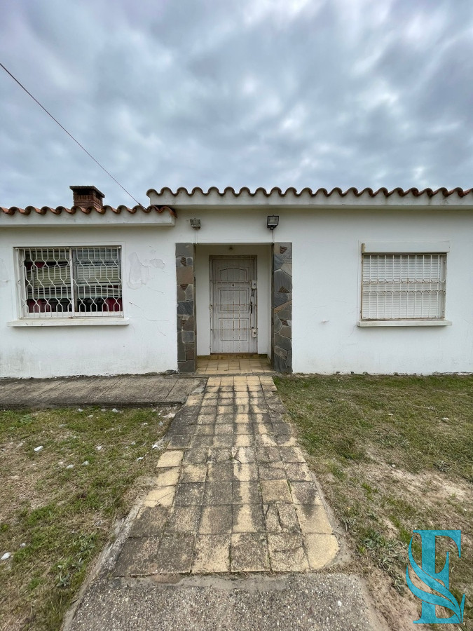 Casa ID.467 - Venta Casa En Excelente Punto Con Gran Terreno Esquinero 