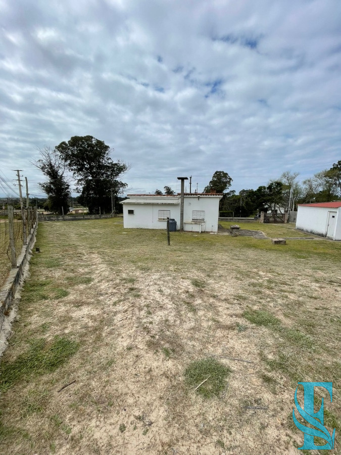 Casa ID.467 - Venta Casa En Excelente Punto Con Gran Terreno Esquinero 