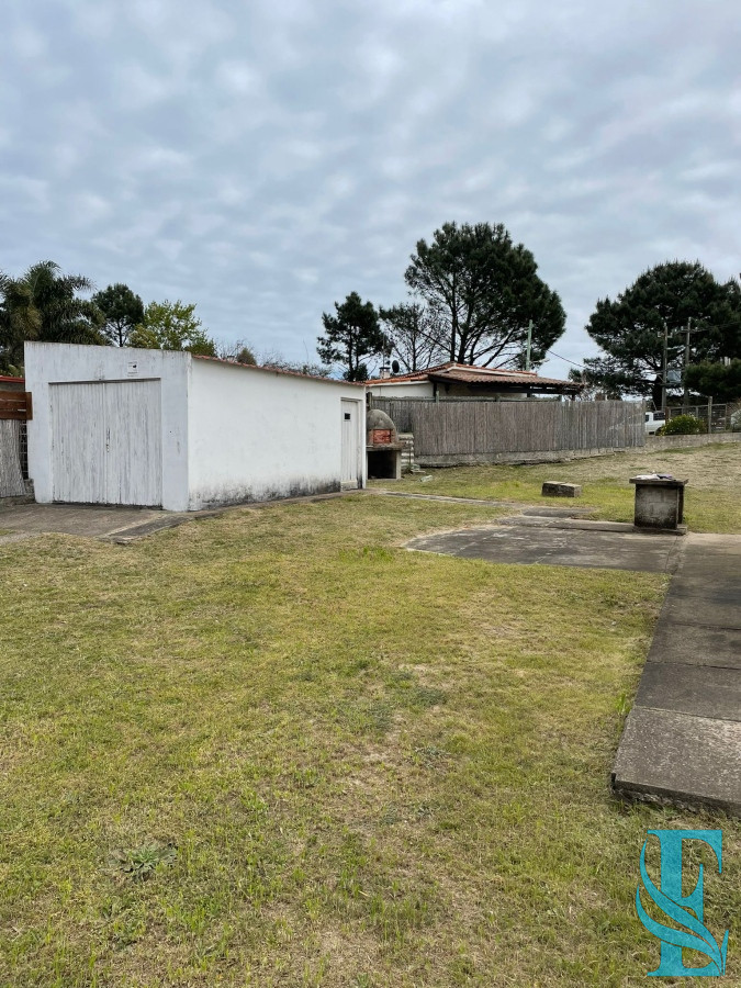 Casa ID.467 - Venta Casa En Excelente Punto Con Gran Terreno Esquinero 