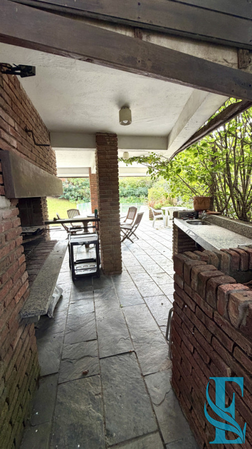 Casa ID.978 - Chalet Con Vista Al Mar 4 Dormitorios + Dep Con Baño Y Piscina Climatizada