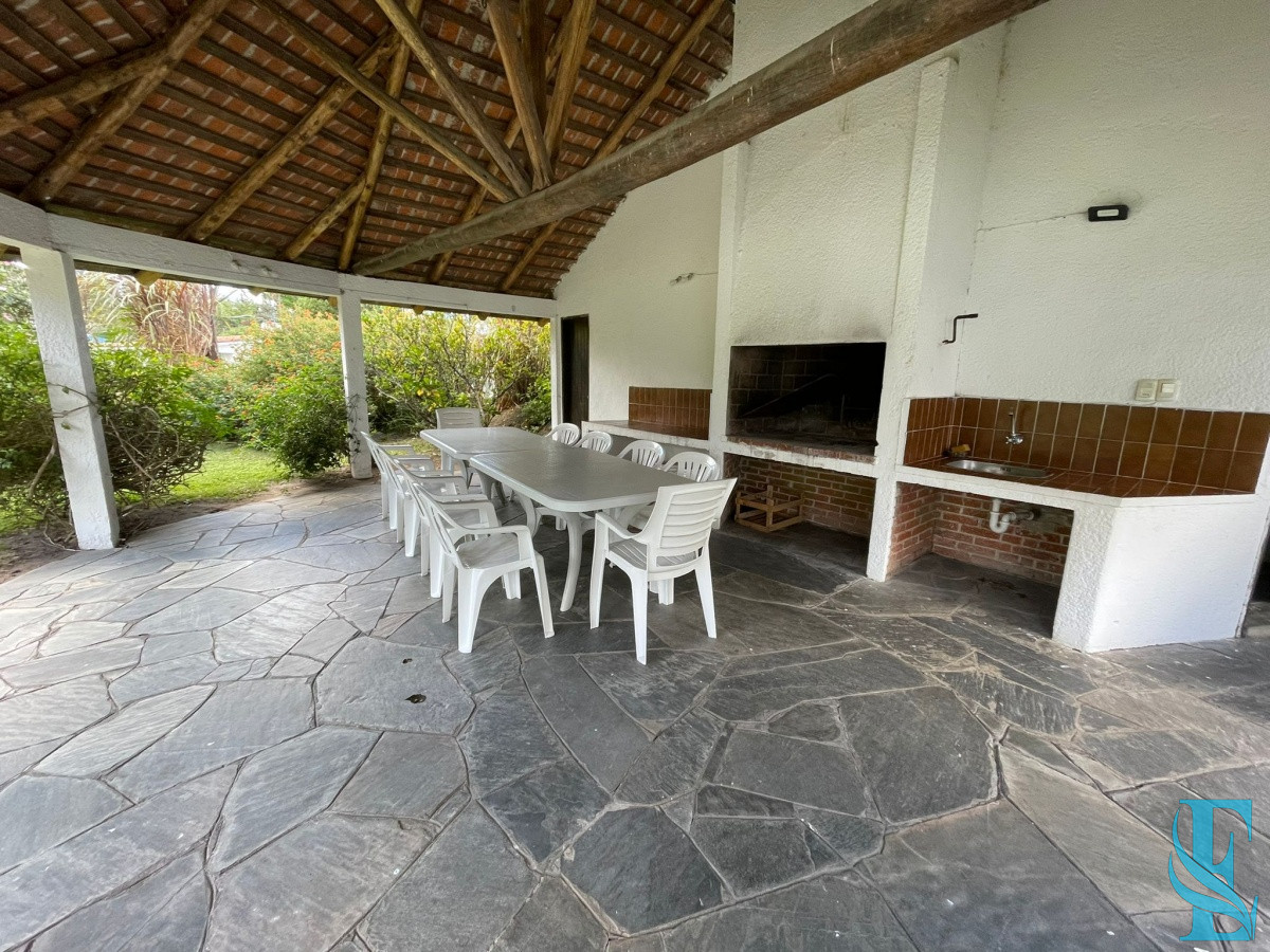 Casa ID.8 - Alquiler Anual Gran Chalet De 5 Dormitorios En Playa Mansa, Punta del Este 