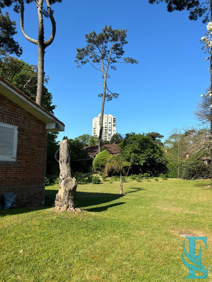 Casa ID.522 - Gran Chalet Con 5 Dormitorios Y Mas de 3000 M2 De Terreno Punta del Este, Playa Mansa