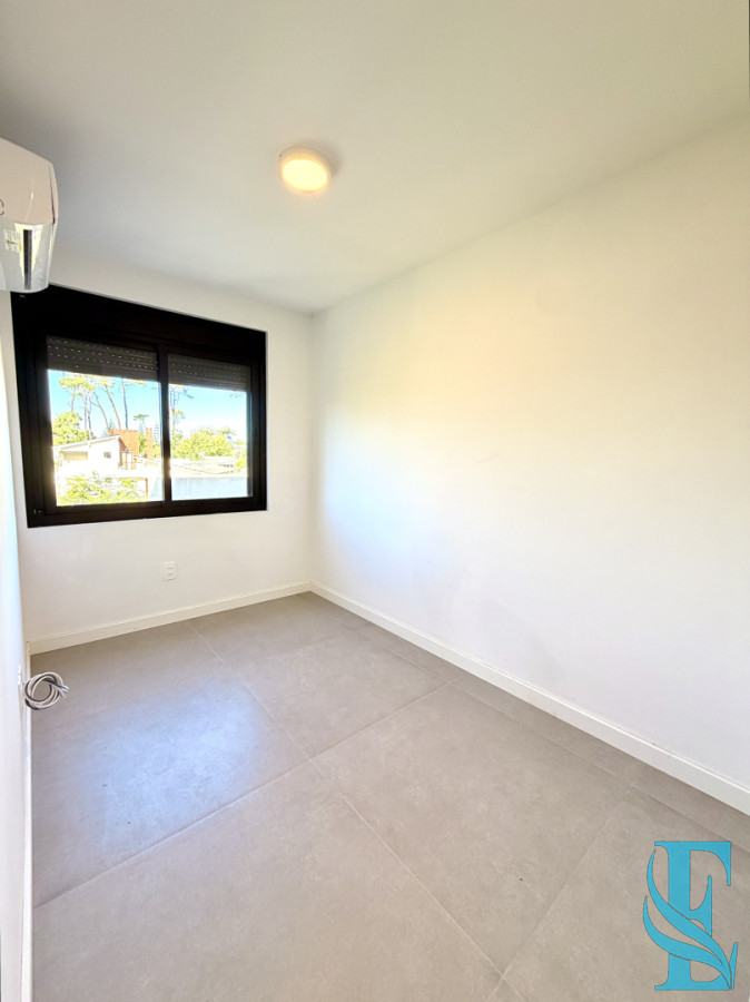 Casa ID.914 - Venta Casa Duplex 3 Dormitorios Con Piscina Pinares, Punta del Este 
