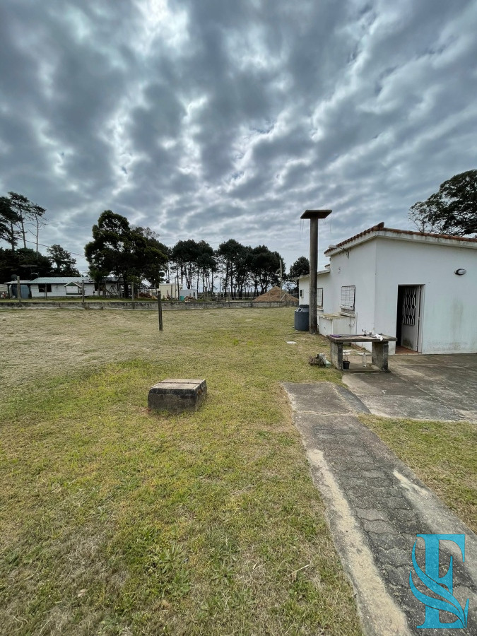 Casa ID.467 - Venta Casa En Excelente Punto Con Gran Terreno Esquinero 