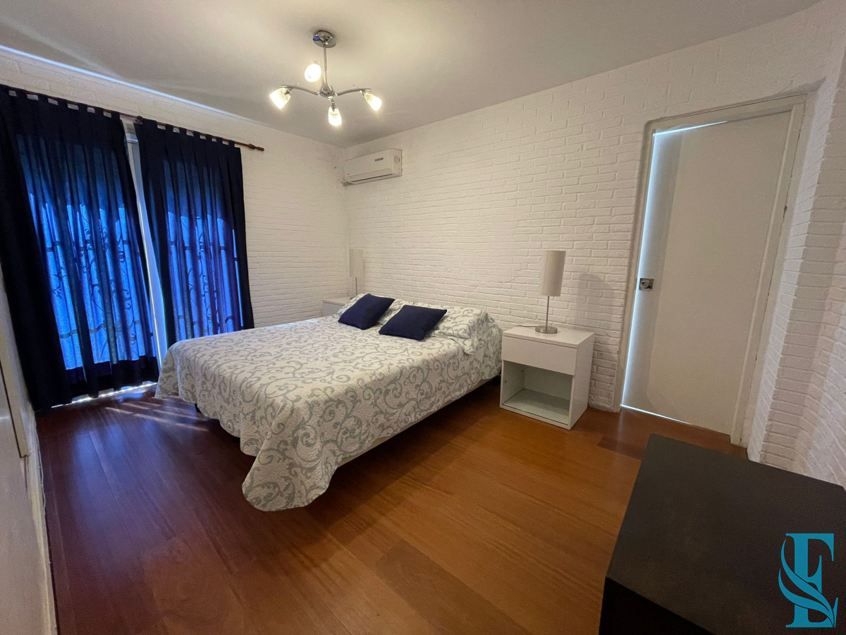 Casa ID.8 - Alquiler Anual Gran Chalet De 5 Dormitorios En Playa Mansa, Punta del Este 