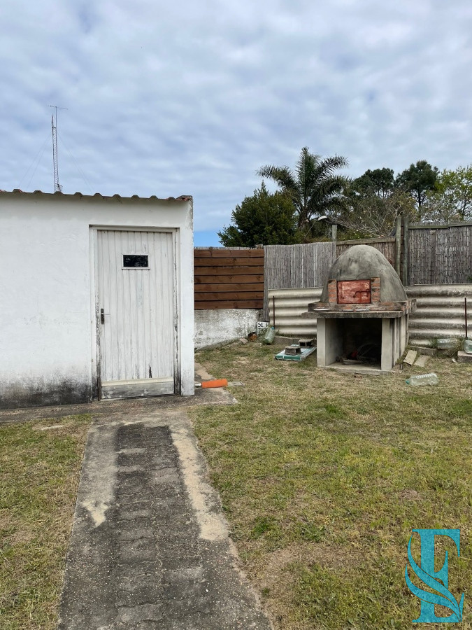 Casa ID.467 - Venta Casa En Excelente Punto Con Gran Terreno Esquinero 