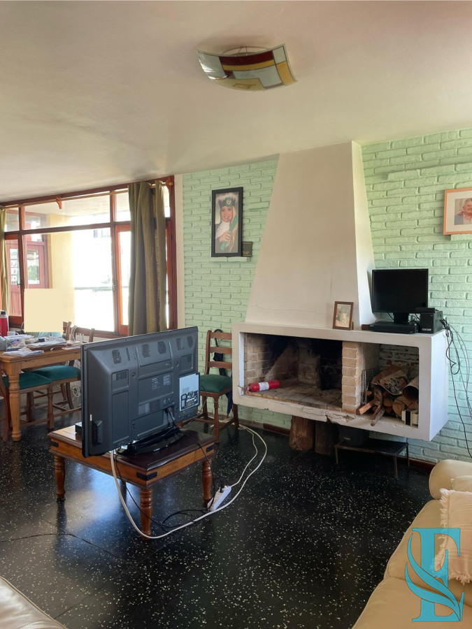 Casa ID.495 - Venta De Dos Apartamentos + Dep En Gran Terreno Con Deposito De 200 M2 A 400mts Del Mar 