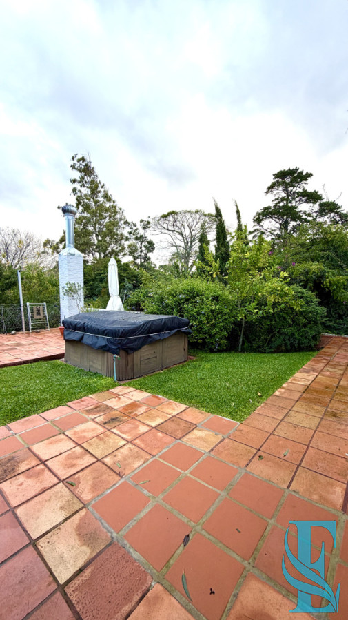 Casa ID.933 - Casa Chalet 3 Dormitorios Con Piscina Y Amplia Barbacoa Pinares, Punta del Este 