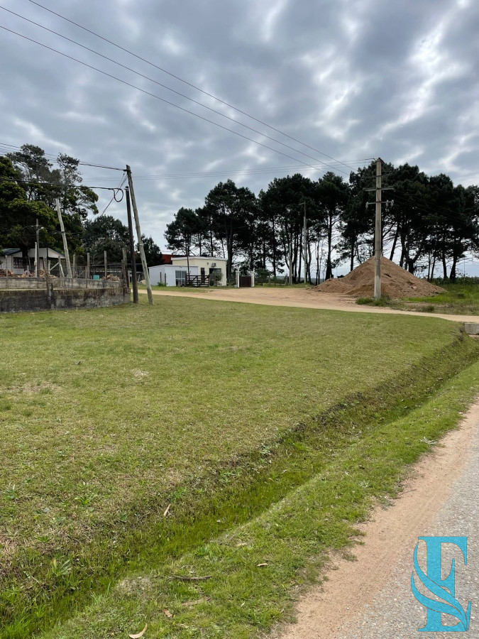 Casa ID.467 - Venta Casa En Excelente Punto Con Gran Terreno Esquinero 