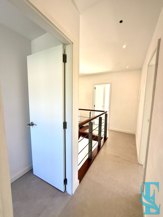 Casa ID.914 - Venta Casa Duplex 3 Dormitorios Con Piscina Pinares, Punta del Este 