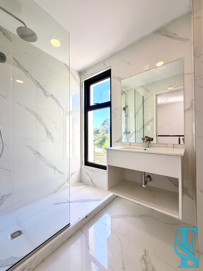 Casa ID.914 - Venta Casa Duplex 3 Dormitorios Con Piscina Pinares, Punta del Este 