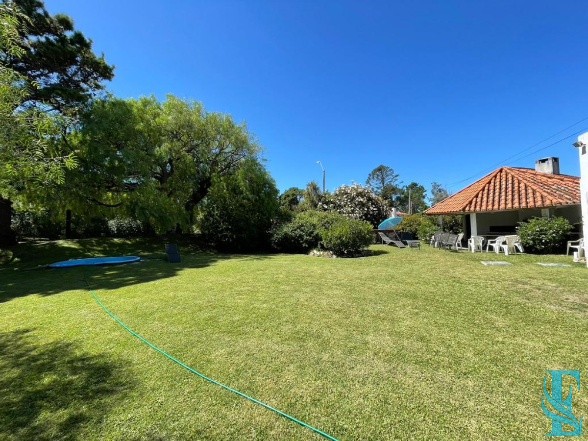 Casa ID.8 - Alquiler Anual Gran Chalet De 5 Dormitorios En Playa Mansa, Punta del Este 