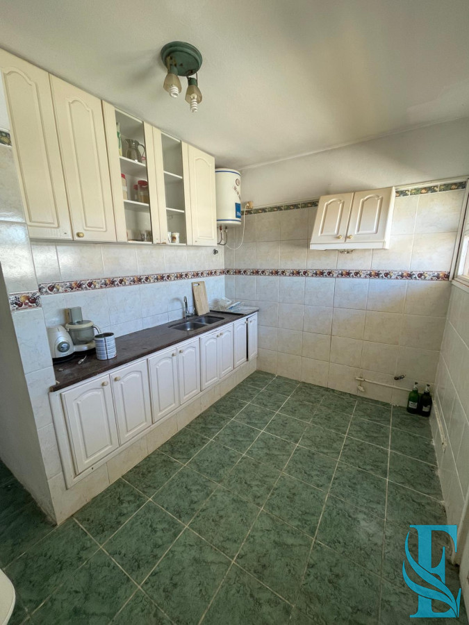 Casa ID.495 - Venta De Dos Apartamentos + Dep En Gran Terreno Con Deposito De 200 M2 A 400mts Del Mar 