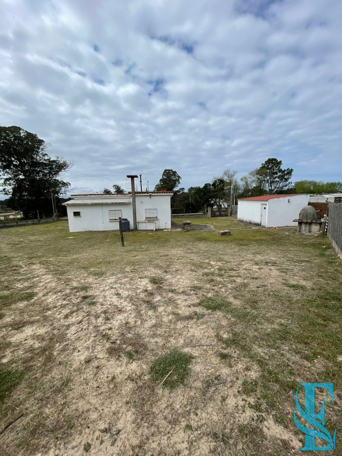 Casa ID.467 - Venta Casa En Excelente Punto Con Gran Terreno Esquinero 