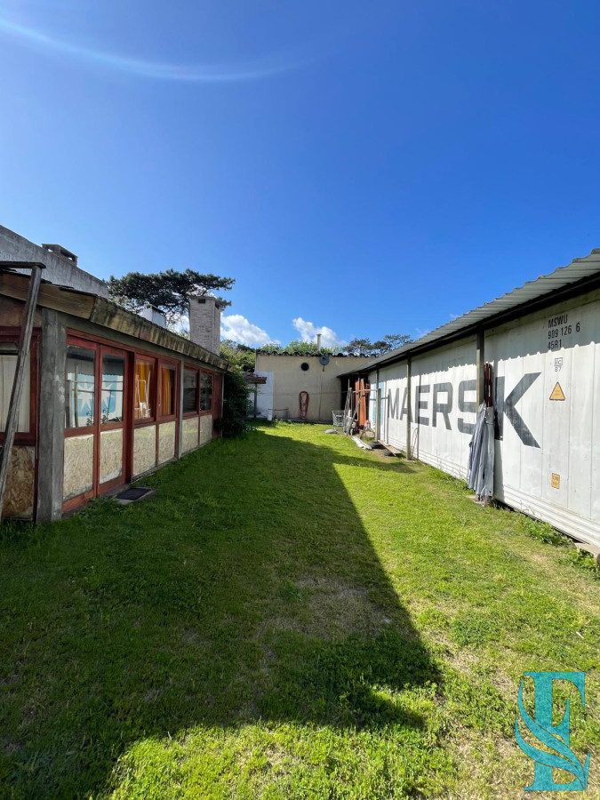 Casa ID.495 - Venta De Dos Apartamentos + Dep En Gran Terreno Con Deposito De 200 M2 A 400mts Del Mar 