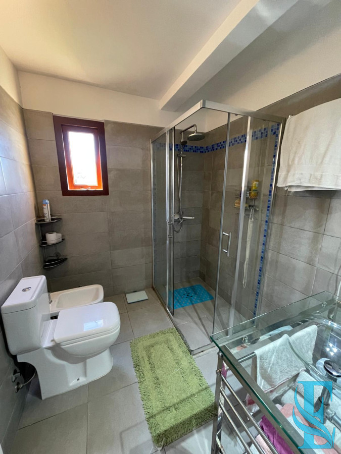 Casa ID.495 - Venta De Dos Apartamentos + Dep En Gran Terreno Con Deposito De 200 M2 A 400mts Del Mar 