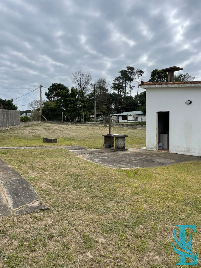 Casa ID.467 - Venta Casa En Excelente Punto Con Gran Terreno Esquinero 