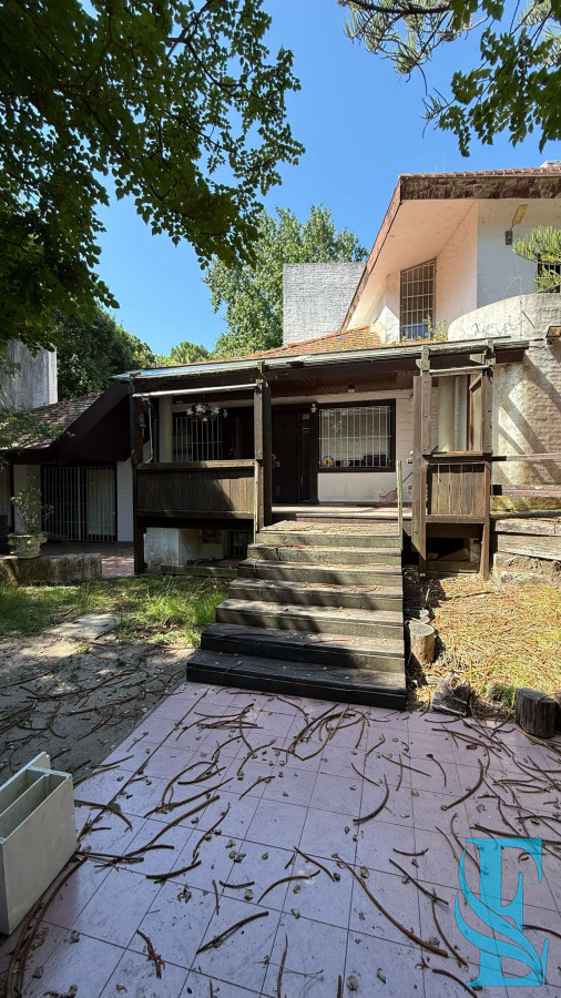 Casa ID.603 - Gran Chalet En Venta 6 Dormitorios 1400 M2 Terreno Deauville, Punta del Este 