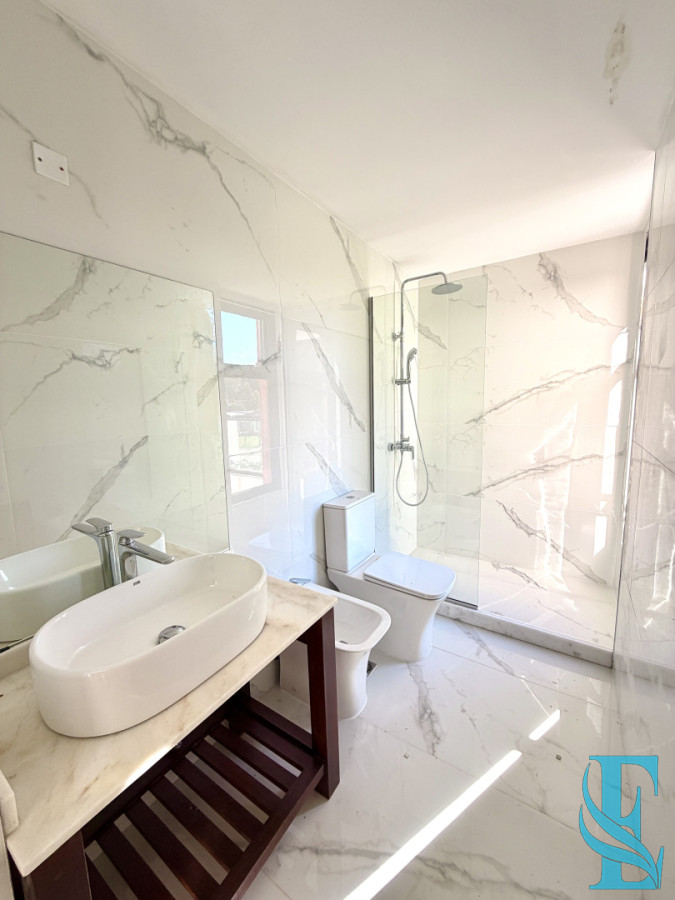 Casa ID.914 - Venta Casa Duplex 3 Dormitorios Con Piscina Pinares, Punta del Este 