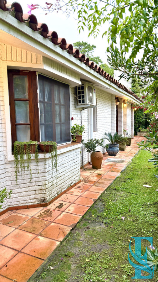 Casa ID.933 - Casa Chalet 3 Dormitorios Con Piscina Y Amplia Barbacoa Pinares, Punta del Este 