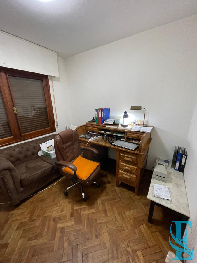 Casa ID.495 - Venta De Dos Apartamentos + Dep En Gran Terreno Con Deposito De 200 M2 A 400mts Del Mar 