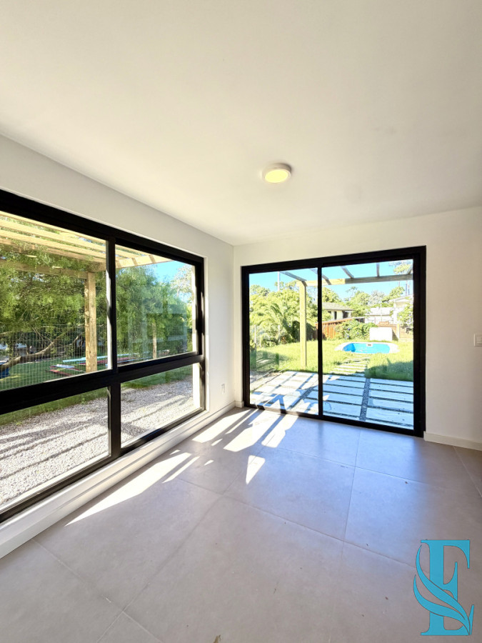 Casa ID.914 - Venta Casa Duplex 3 Dormitorios Con Piscina Pinares, Punta del Este 