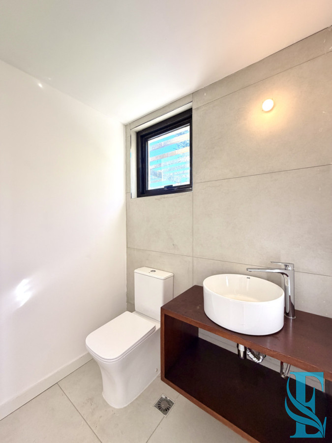 Casa ID.914 - Venta Casa Duplex 3 Dormitorios Con Piscina Pinares, Punta del Este 