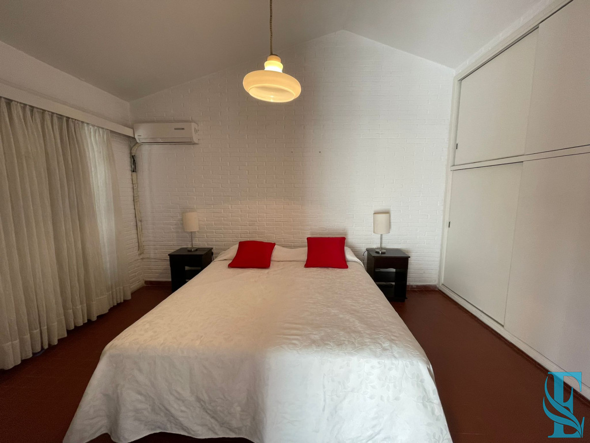 Casa ID.8 - Alquiler Anual Gran Chalet De 5 Dormitorios En Playa Mansa, Punta del Este 
