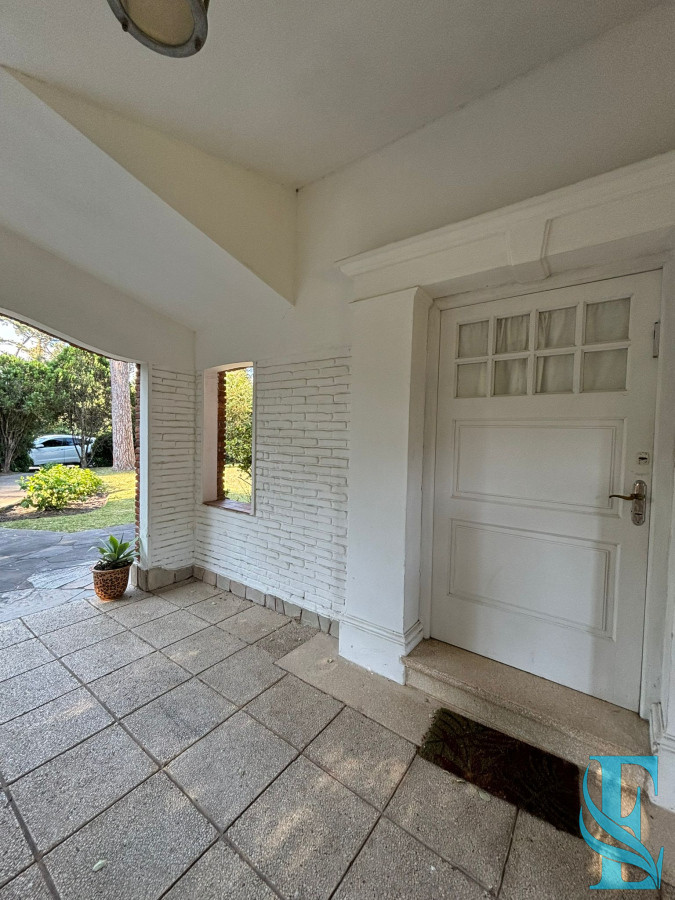 Casa ID.522 - Gran Chalet Con 5 Dormitorios Y Mas de 3000 M2 De Terreno Punta del Este, Playa Mansa