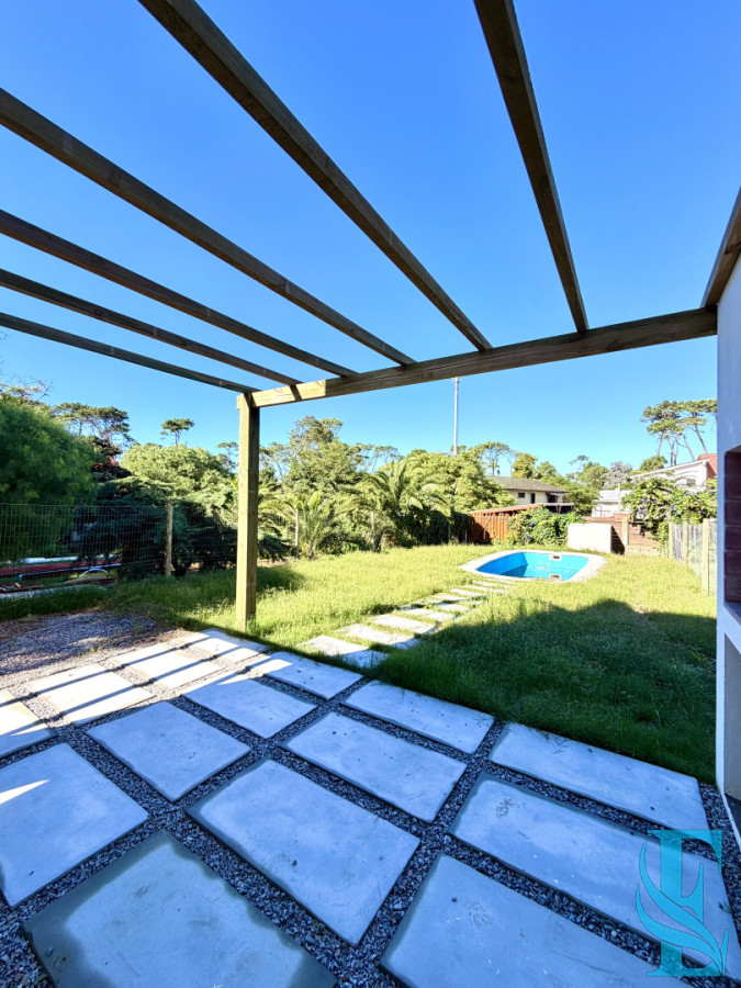 Casa ID.914 - Venta Casa Duplex 3 Dormitorios Con Piscina Pinares, Punta del Este 